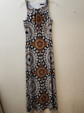 Maggy London 6 Graphic Sleeveless Geo-Print Maxi Dress in Black, White & Gold